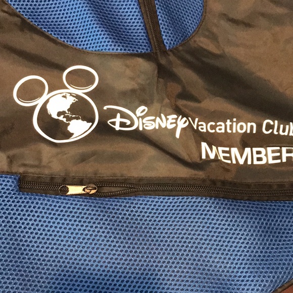 Set of 2 Disney Vacation Club light backpacks with two zipper pockets NWT - Picture 2 of 4
